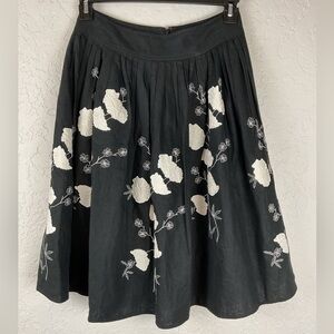 Carole Little Black Linen Blend White Floral Appliqué Pleated Skirt Size 4